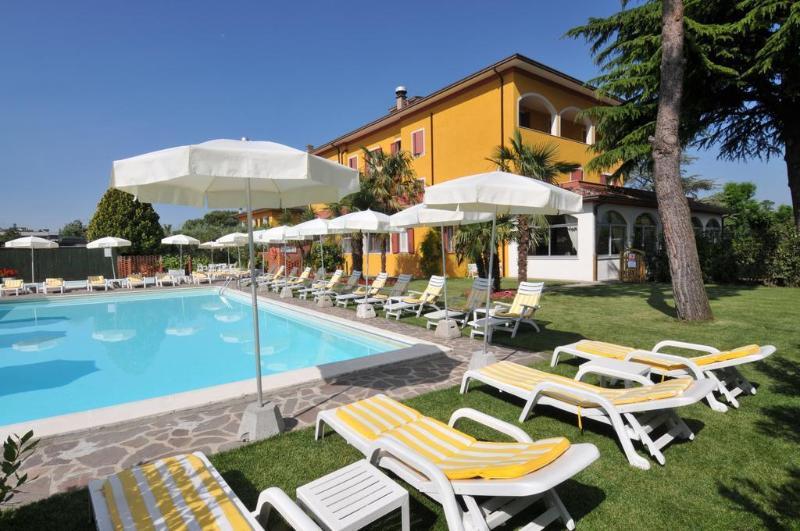 La Quiete Park Hotel Манерба дел Гарда Екстериор снимка