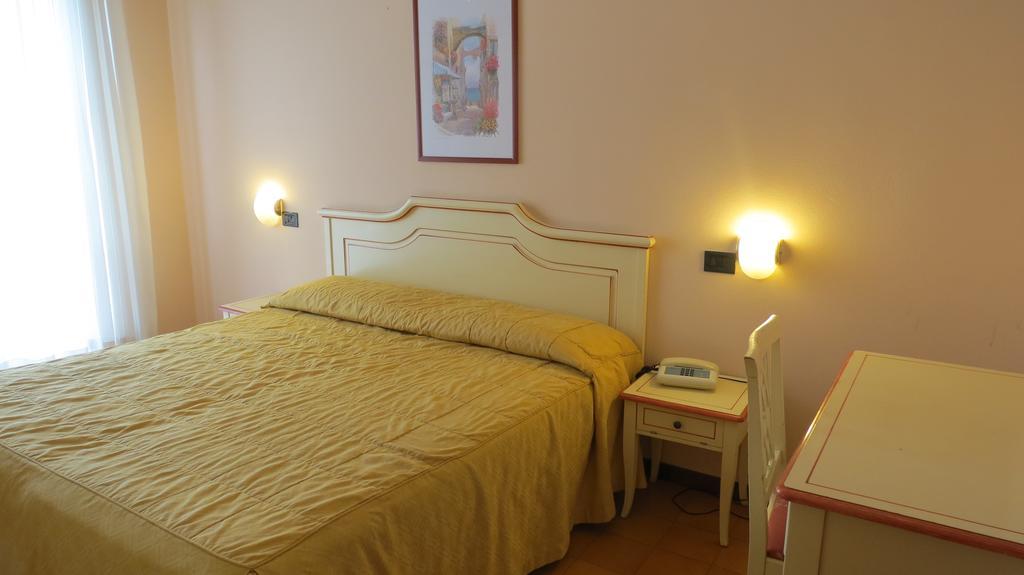 La Quiete Park Hotel Манерба дел Гарда Екстериор снимка
