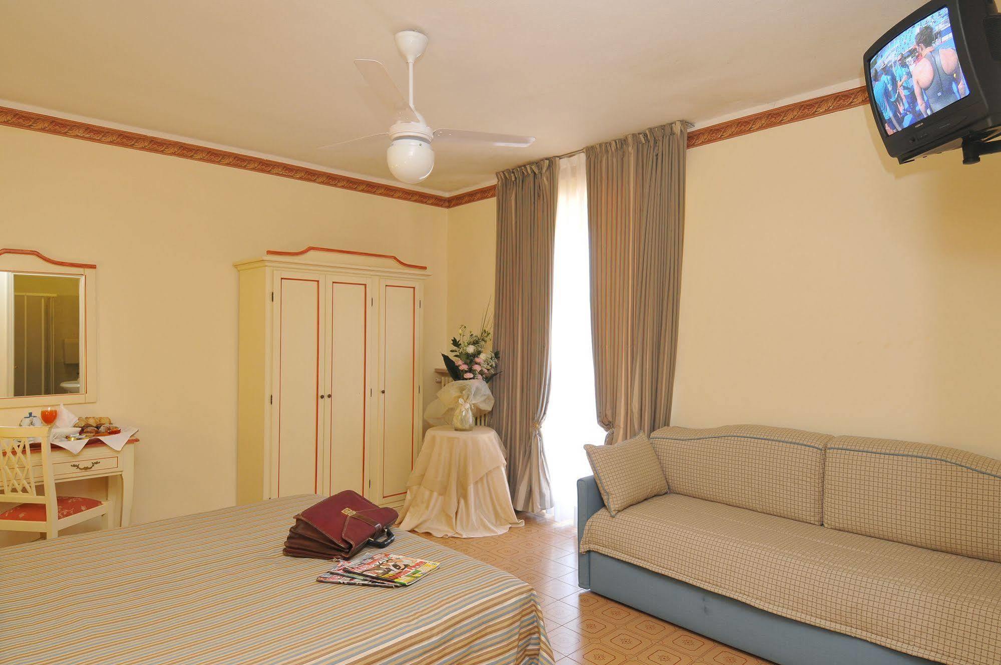 La Quiete Park Hotel Манерба дел Гарда Екстериор снимка