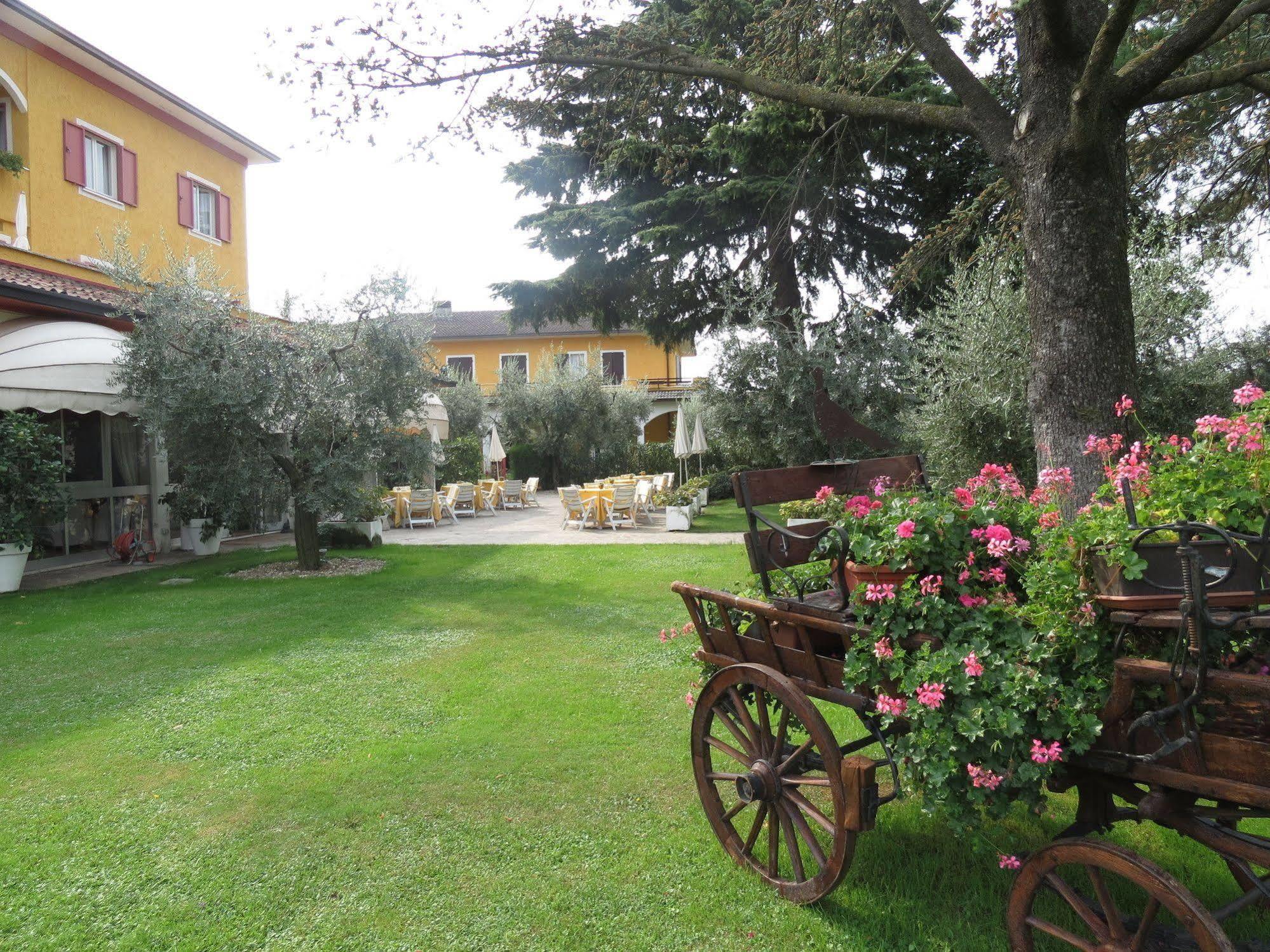 La Quiete Park Hotel Манерба дел Гарда Екстериор снимка